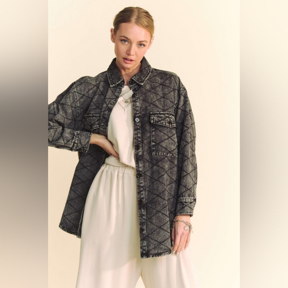 DAVI & DANI Denim Shacket Diamond Quilted High Low Oversized Jean Shirt Jacket - Picture 5 of 16